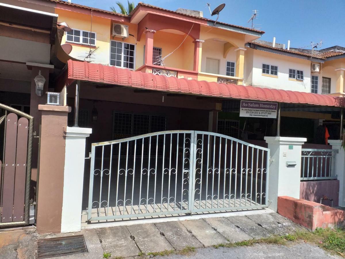 Assalam Homestay Seri Iskandar Exterior foto